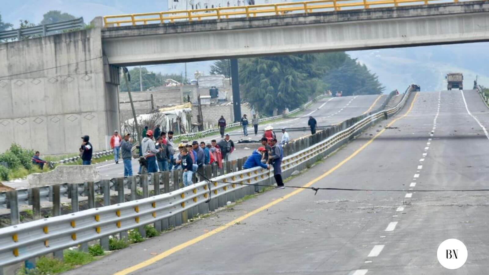 Comuneros a la defensa de su agua; sigue bloqueo de la Tenango-Ixtapan