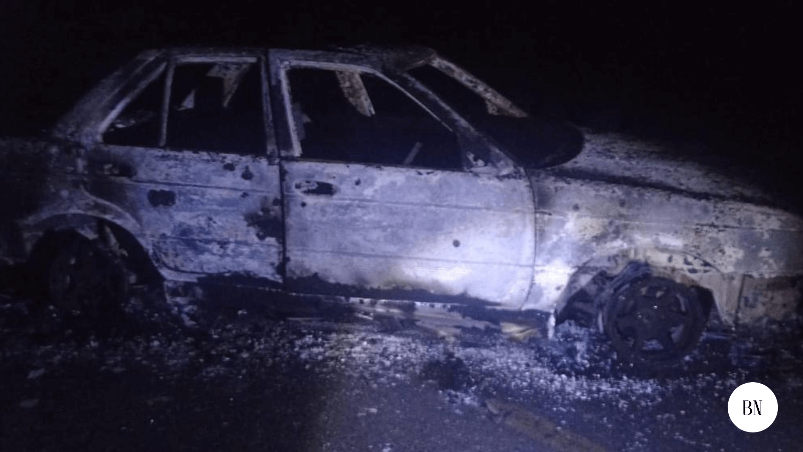 Balean y queman un taxi  en Santa María del Monte