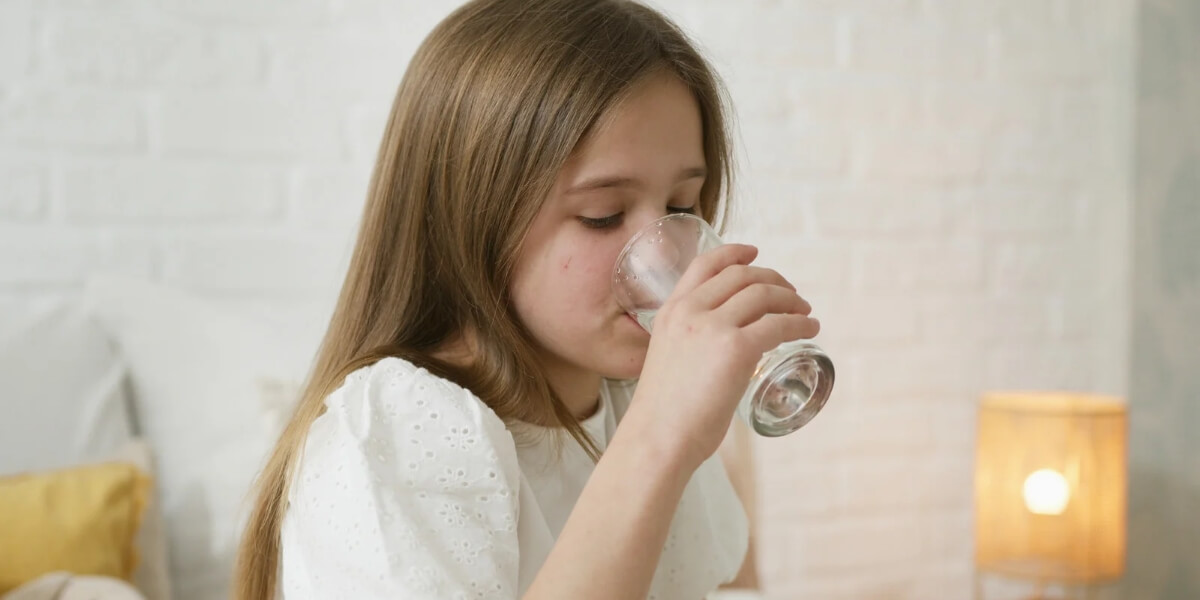 Bebe y sé feliz! El secreto de la felicidad está en el agua